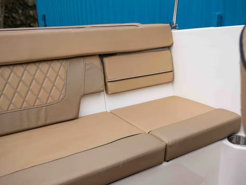 Slide: The Image of Bayliner VR4 Bowrider I/O 2022 - 18