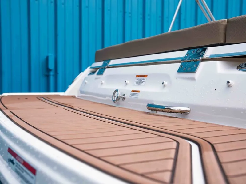 Slide: The Image of Bayliner VR4 Bowrider I/O 2022 - 3