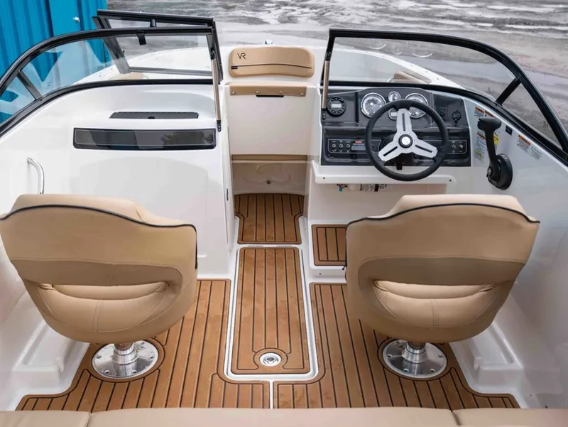 Slide: The Image of Bayliner VR4 Bowrider I/O 2022 - 4