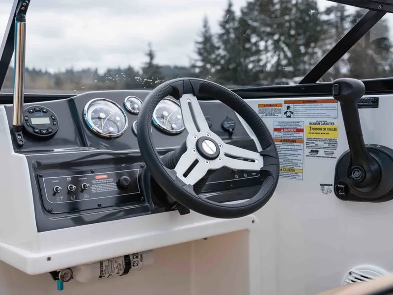 Slide: The Image of Bayliner VR4 Bowrider I/O 2022 - 6