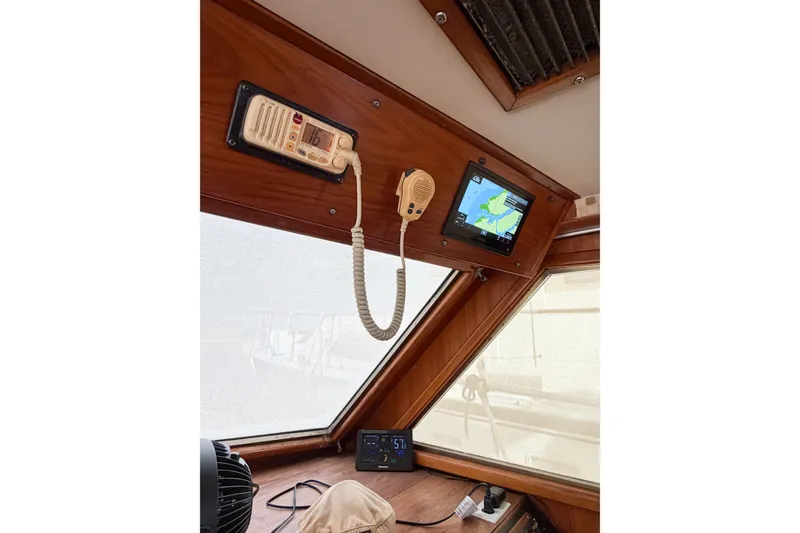 Slide: The Image of Interior of 1989 Jefferson Marquessa 52 yacht with navigation equipment and radio. - 68