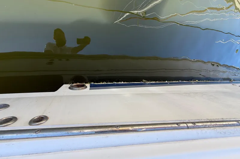 Slide: The Image of 2008 Sea Ray 38 Sundancer boat hull with water reflection and metal fittings. - 28