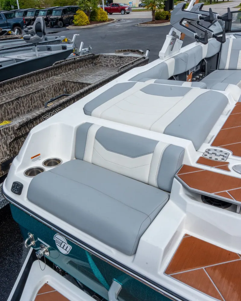 Slide: The Image of Malibu Wakesetter 23 LSV 2025 - 10