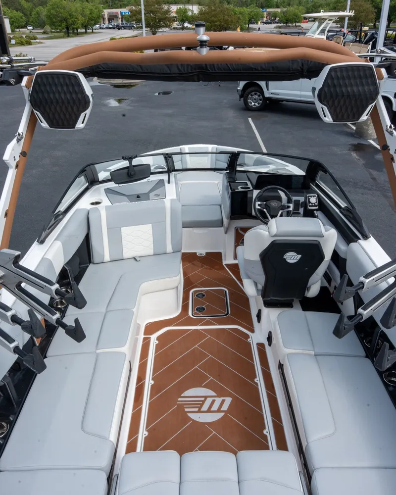 Slide: The Image of Malibu Wakesetter 23 LSV 2025 - 13