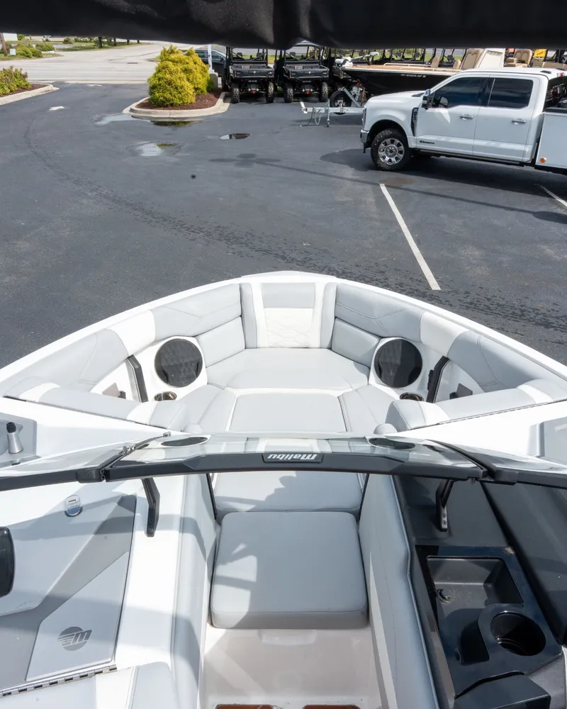 Slide: The Image of Malibu Wakesetter 23 LSV 2025 - 17