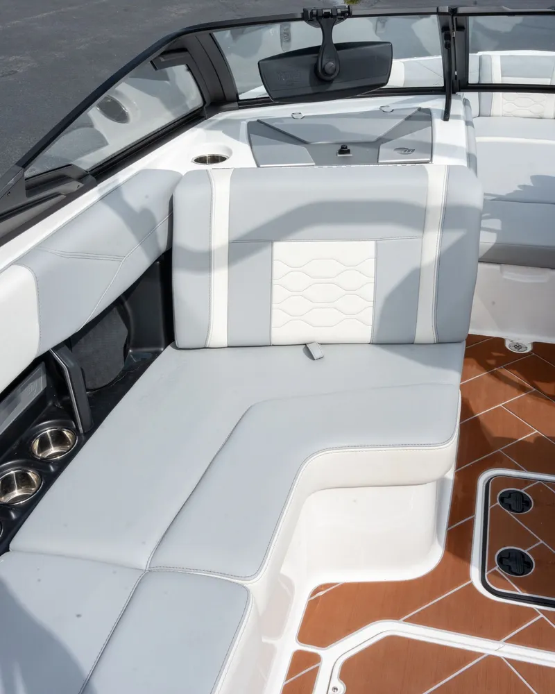 Slide: The Image of Malibu Wakesetter 23 LSV 2025 - 19