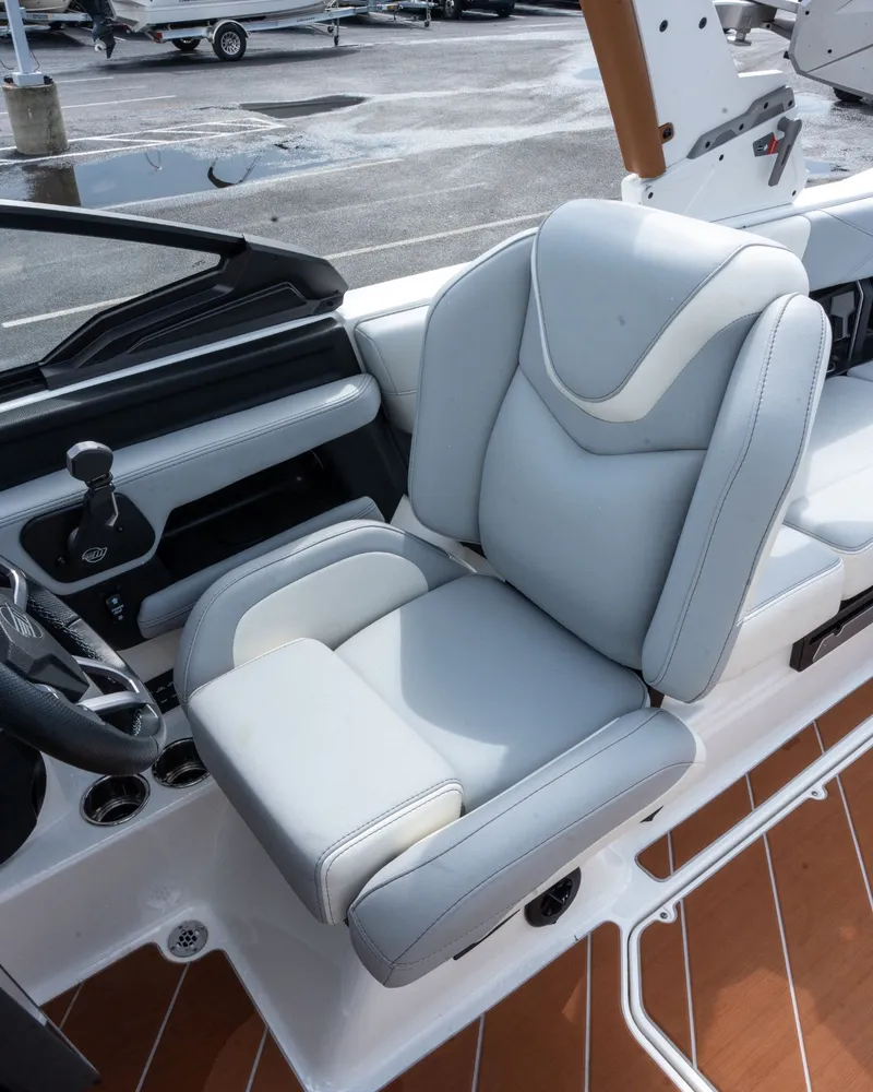 Slide: The Image of Malibu Wakesetter 23 LSV 2025 - 21