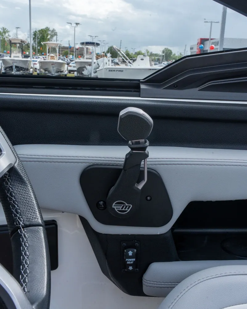 Slide: The Image of Malibu Wakesetter 23 LSV 2025 - 22