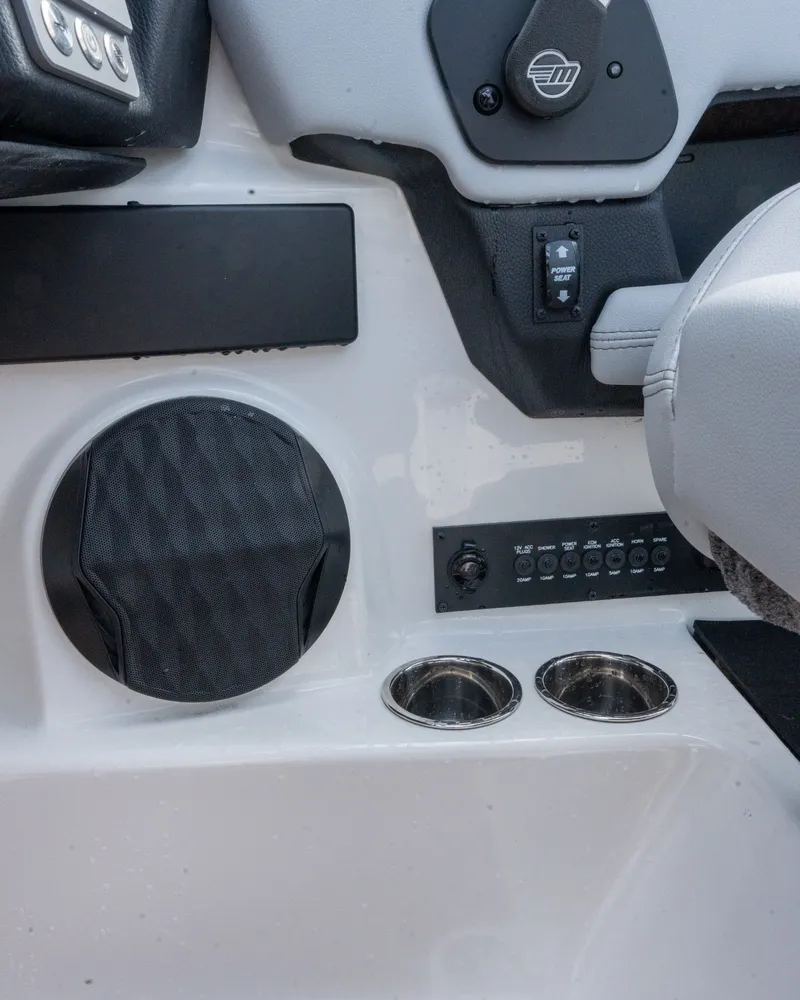 Slide: The Image of Malibu Wakesetter 23 LSV 2025 - 23