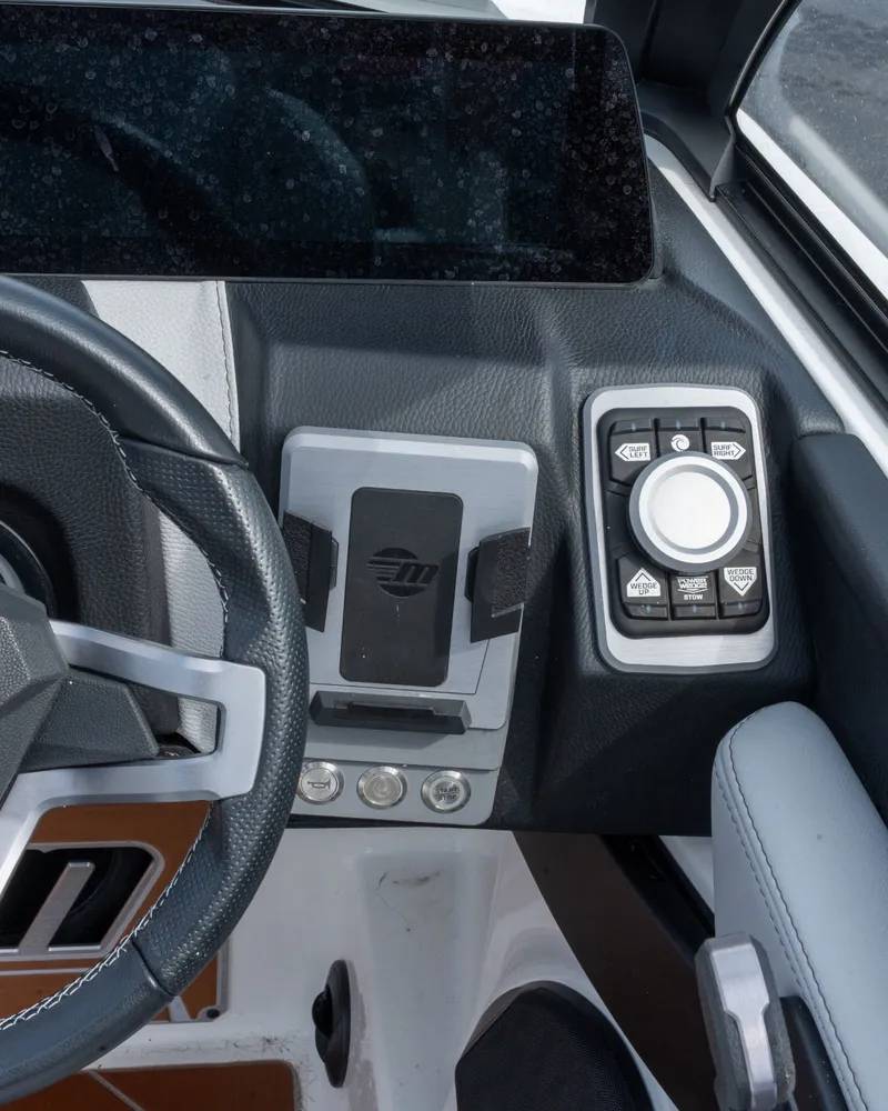 Slide: The Image of Malibu Wakesetter 23 LSV 2025 - 24