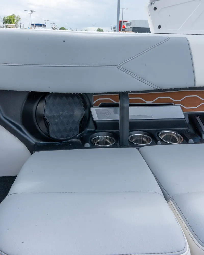 Slide: The Image of Malibu Wakesetter 23 LSV 2025 - 27