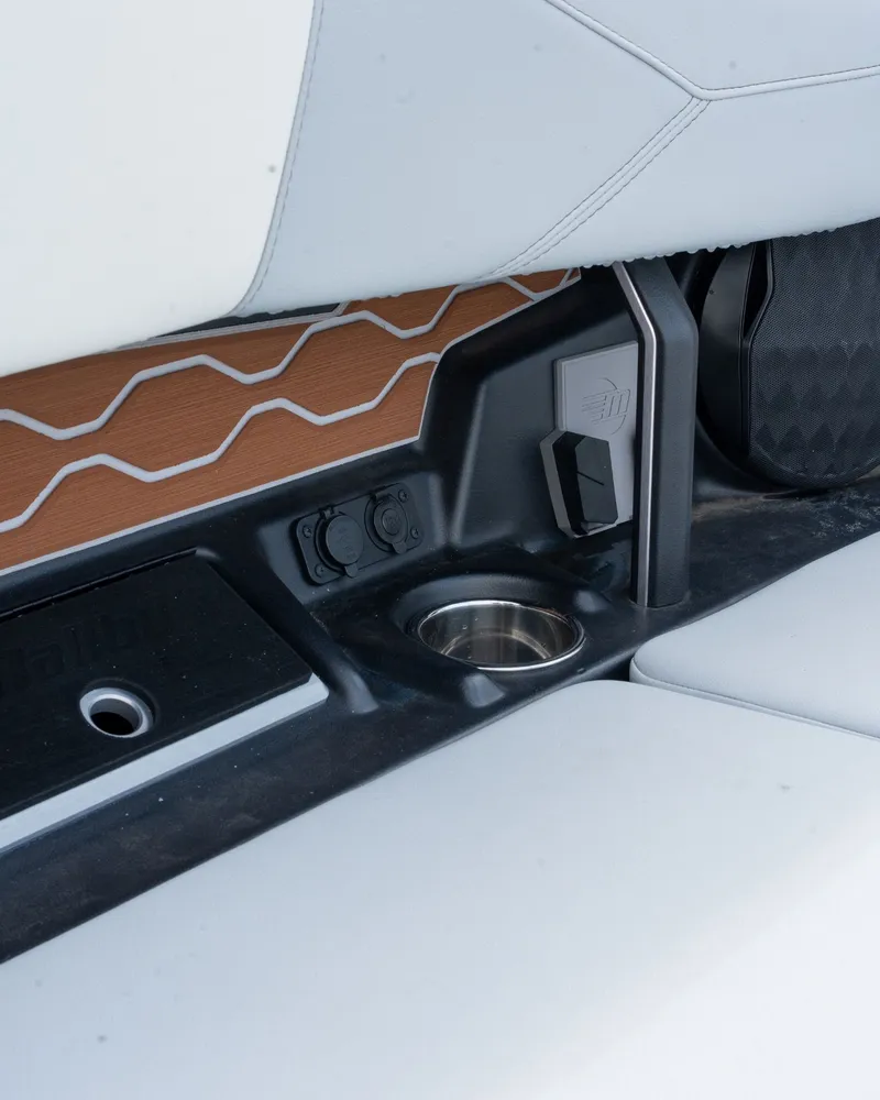 Slide: The Image of Malibu Wakesetter 23 LSV 2025 - 28