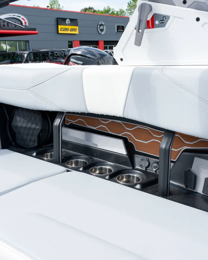 Slide: The Image of Malibu Wakesetter 23 LSV 2025 - 29