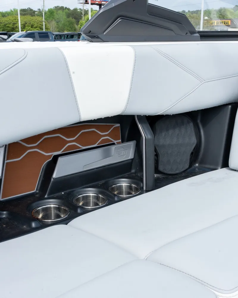 Slide: The Image of Malibu Wakesetter 23 LSV 2025 - 30