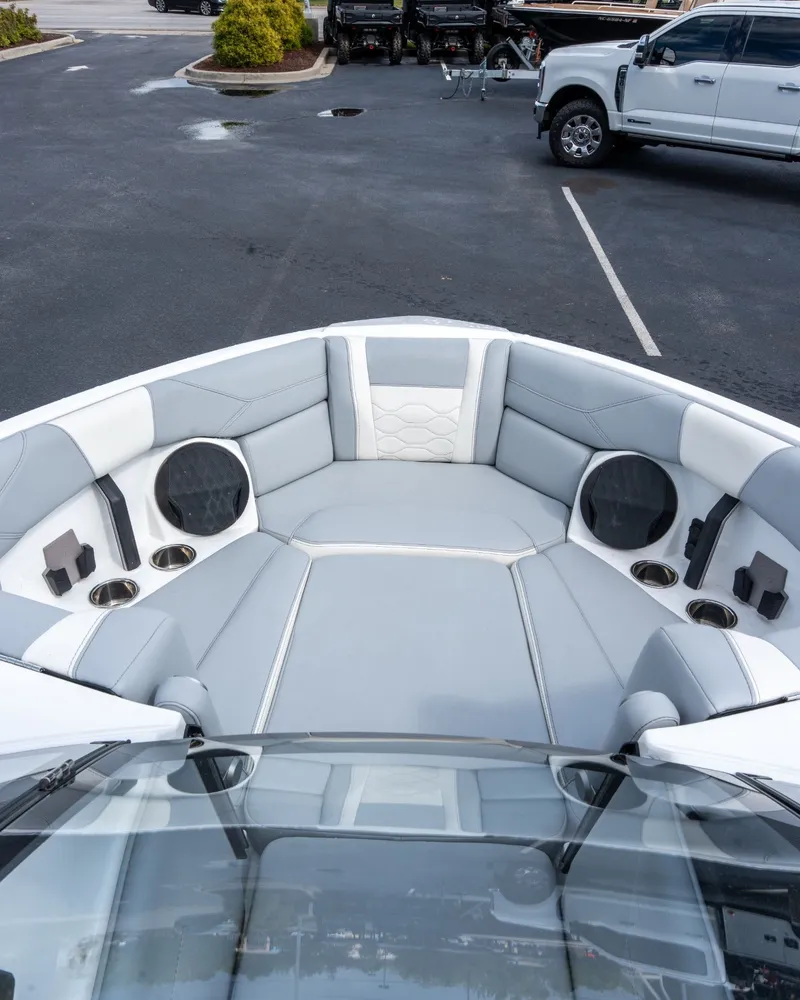 Slide: The Image of Malibu Wakesetter 23 LSV 2025 - 33