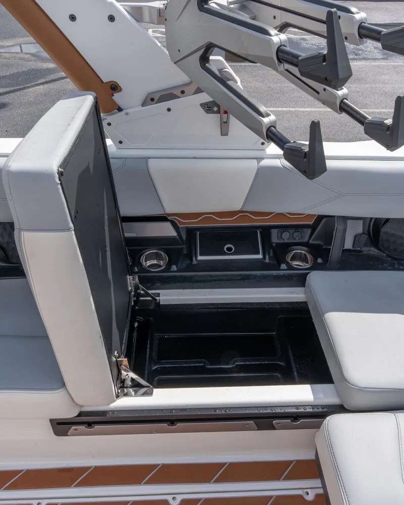 Slide: The Image of Malibu Wakesetter 23 LSV 2025 - 36