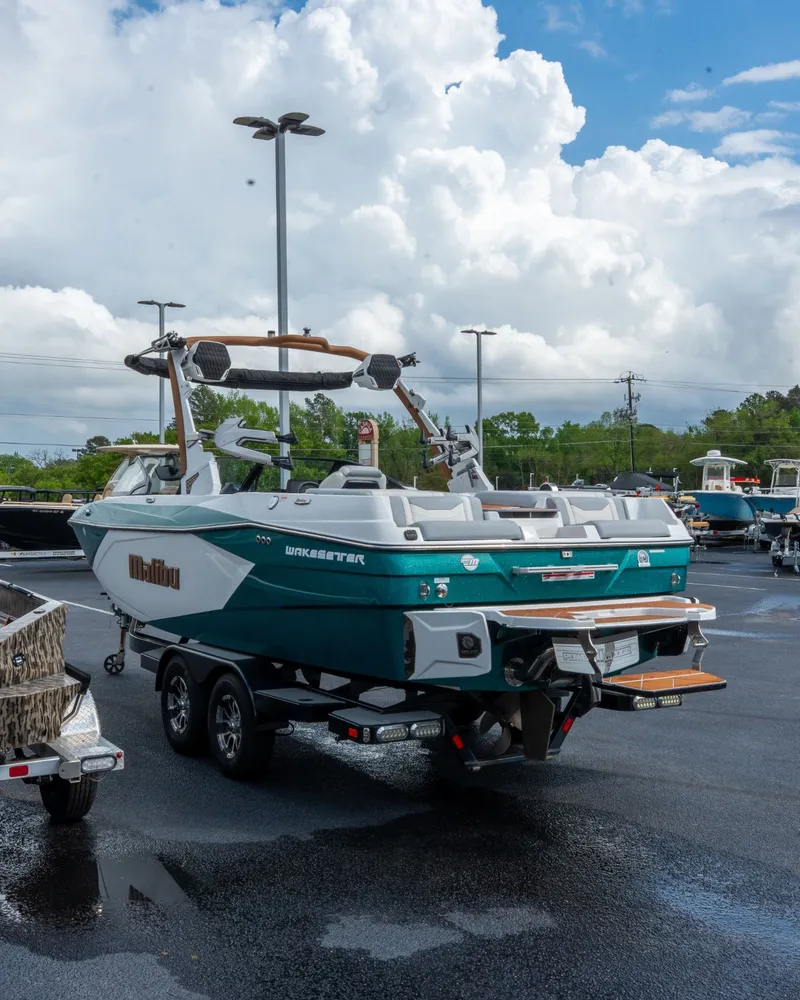 Slide: The Image of Malibu Wakesetter 23 LSV 2025 - 4