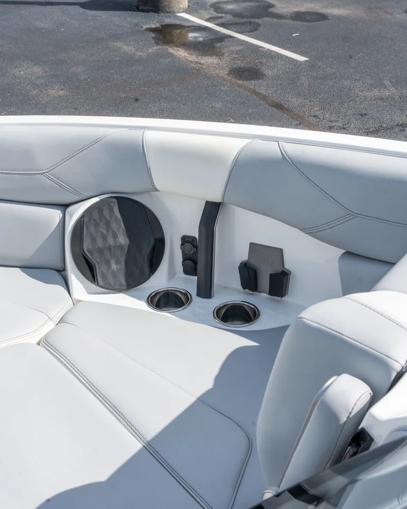 Slide: The Image of Malibu Wakesetter 23 LSV 2025 - 44