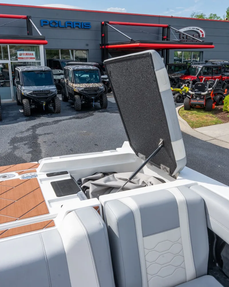 Slide: The Image of Malibu Wakesetter 23 LSV 2025 - 47