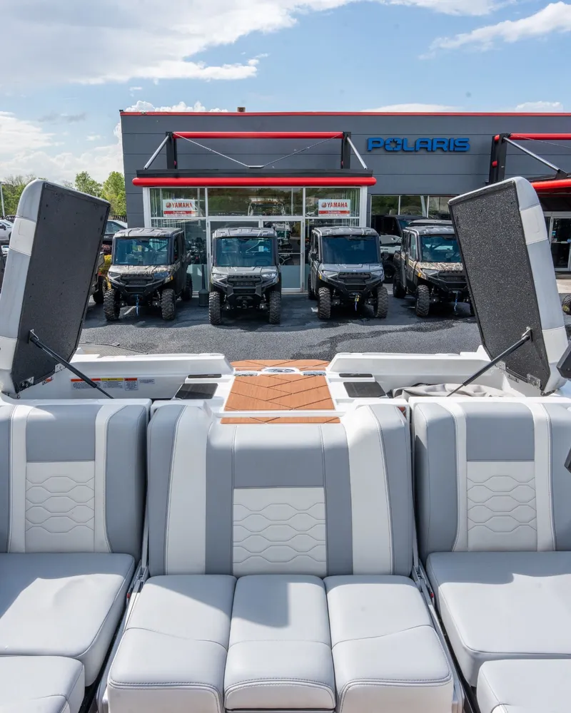 Slide: The Image of Malibu Wakesetter 23 LSV 2025 - 48