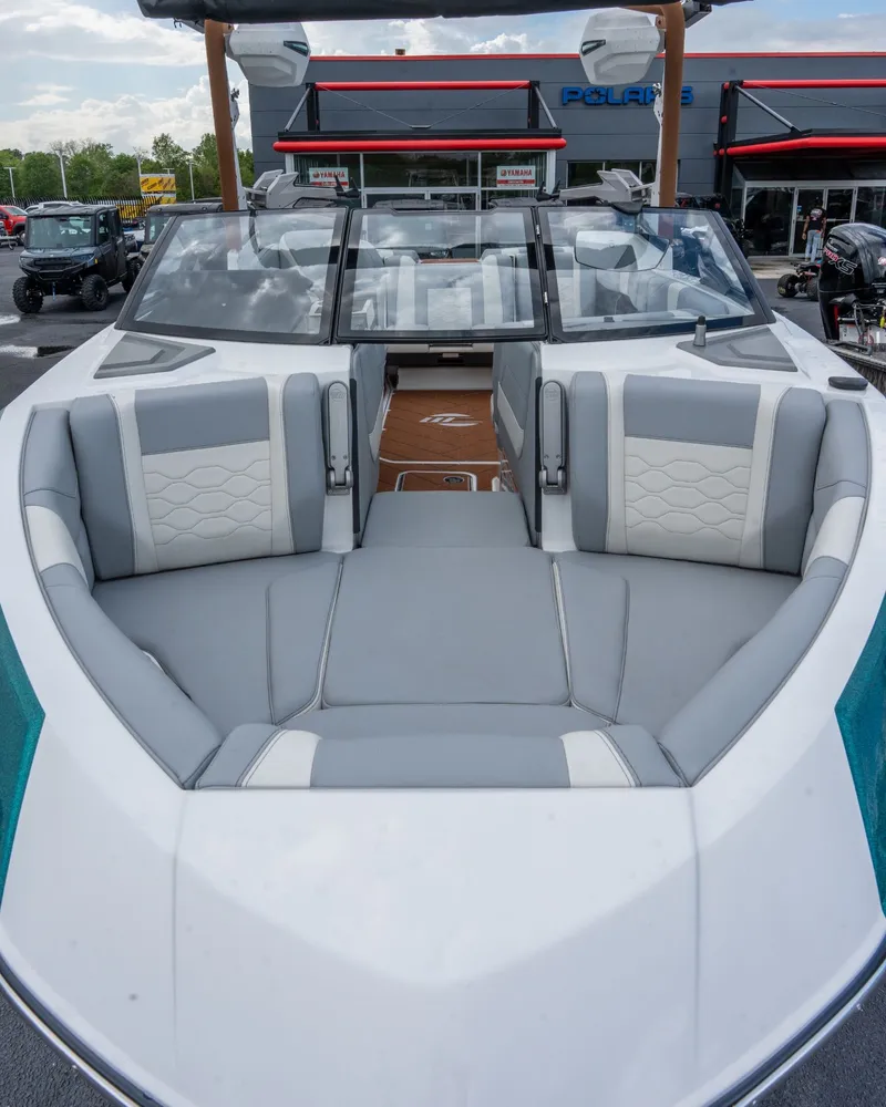 Slide: The Image of Malibu Wakesetter 23 LSV 2025 - 49