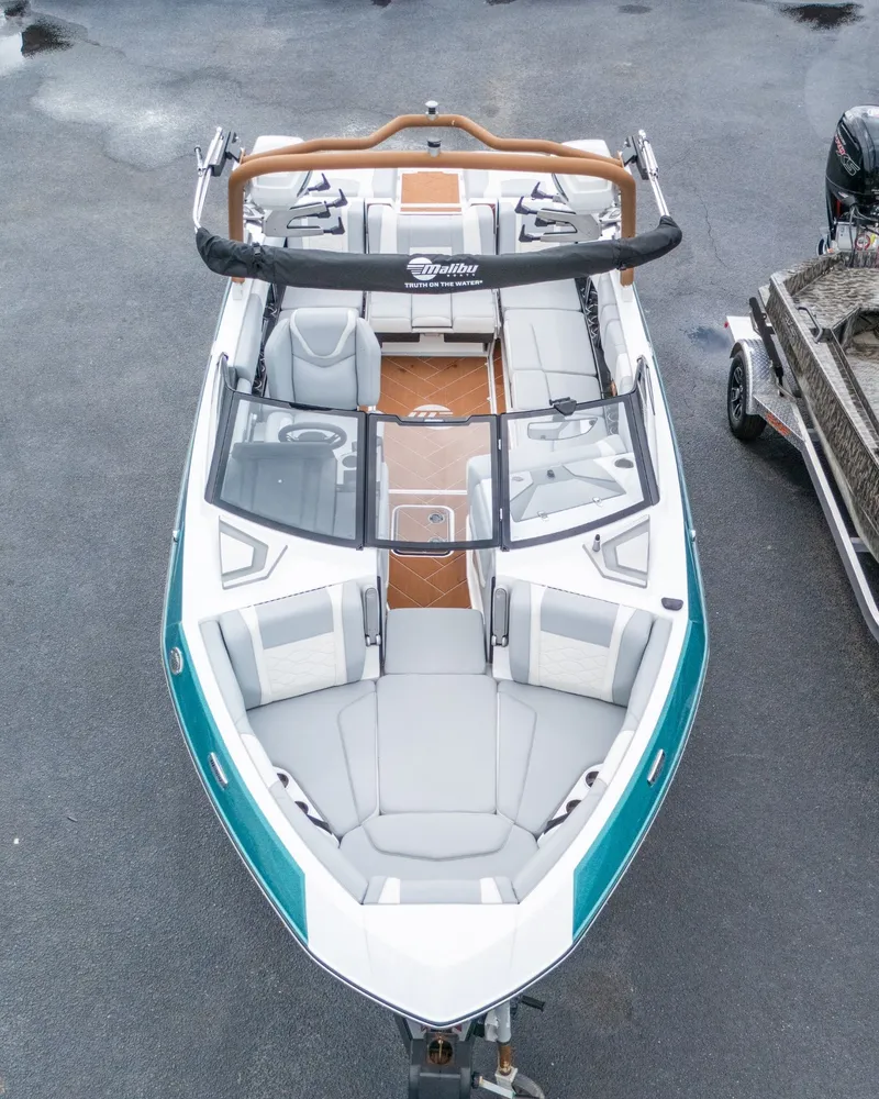 Slide: The Image of Malibu Wakesetter 23 LSV 2025 - 6