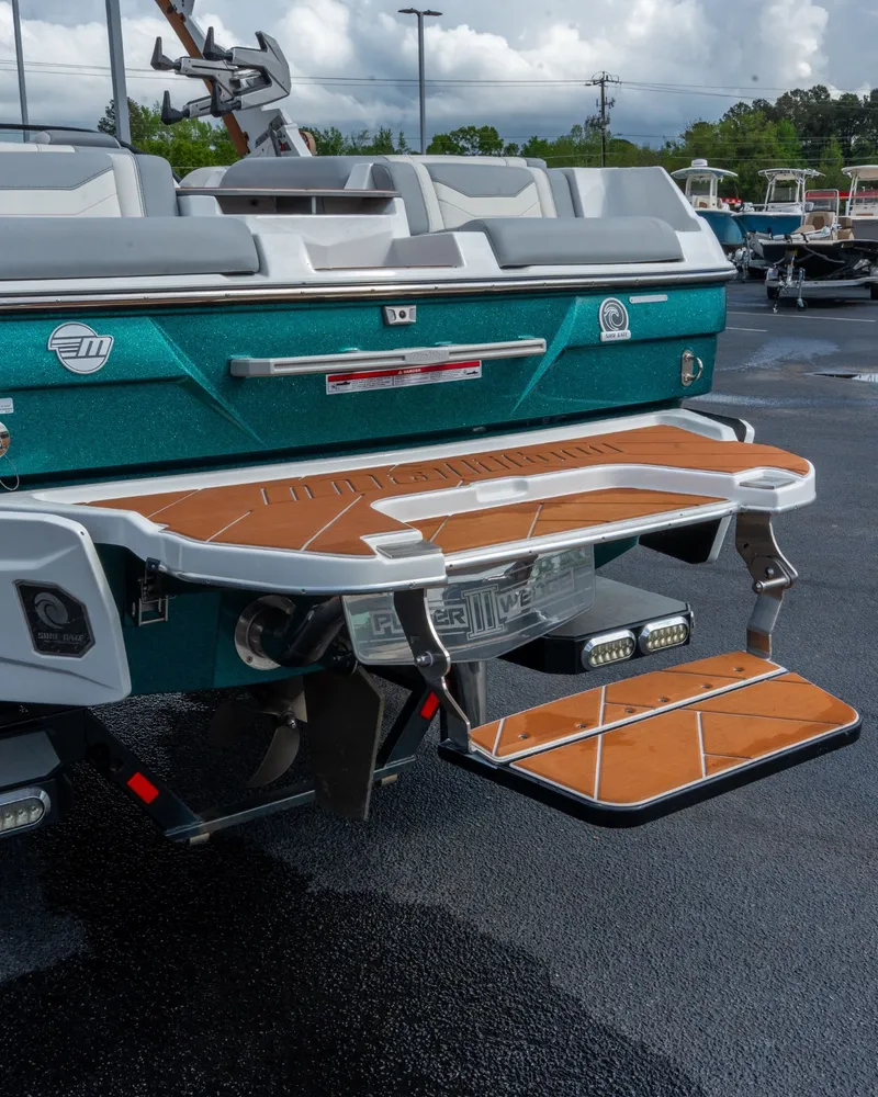 Slide: The Image of Malibu Wakesetter 23 LSV 2025 - 8