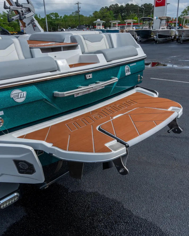Slide: The Image of Malibu Wakesetter 23 LSV 2025 - 9