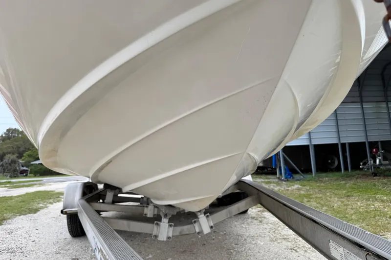 Slide: The Image of 2003 Sea Ray 240 Sundeck boat hull on trailer, close-up view. - 8