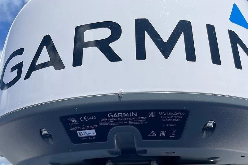 Slide: The Image of Garmin marine radar scanner on 2001 Sea Ray 290 Sundancer boat. - 11