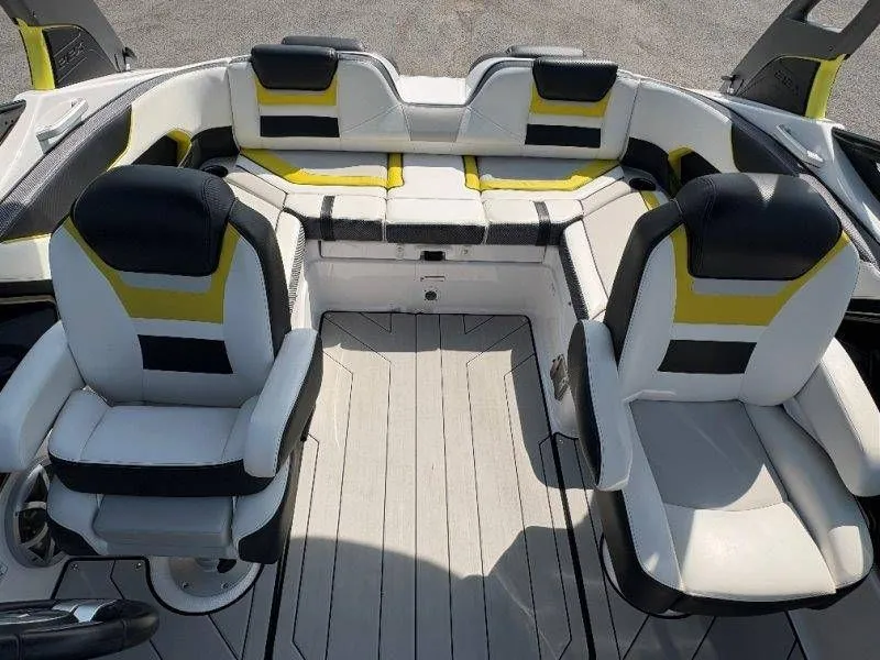 Slide: The Image of Yamaha 212X 2020 - 23