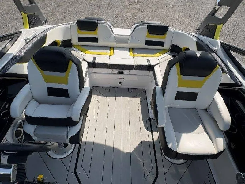 Slide: The Image of Yamaha 212X 2020 - 24