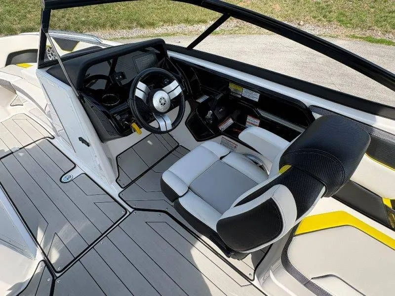 Slide: The Image of Yamaha 212X 2020 - 49