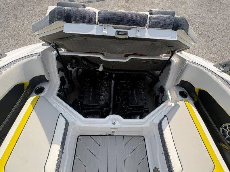 Slide: The Image of Yamaha 212X 2020 - 90