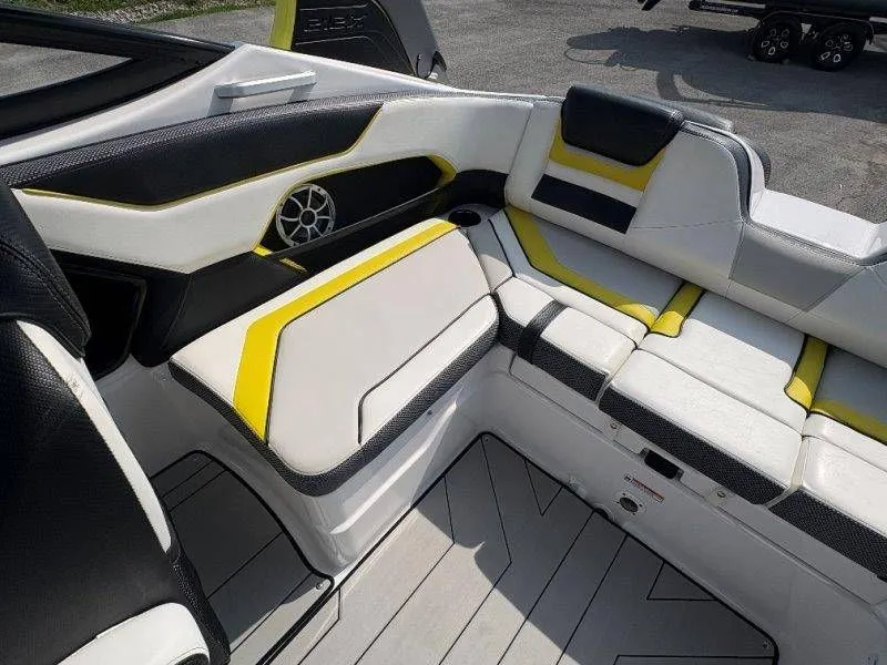 Slide: The Image of Yamaha 212X 2020 - 94