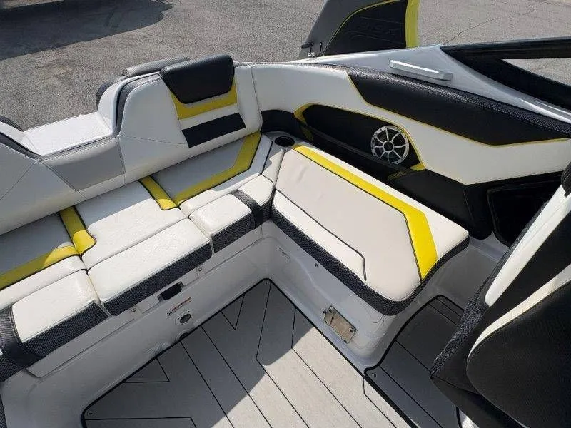 Slide: The Image of Yamaha 212X 2020 - 98