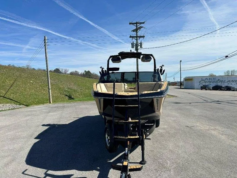 Slide: The Image of Nautique G23 2025 - 12