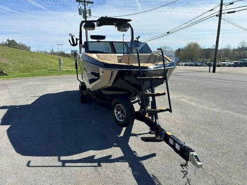 Slide: The Image of Nautique G23 2025 - 17