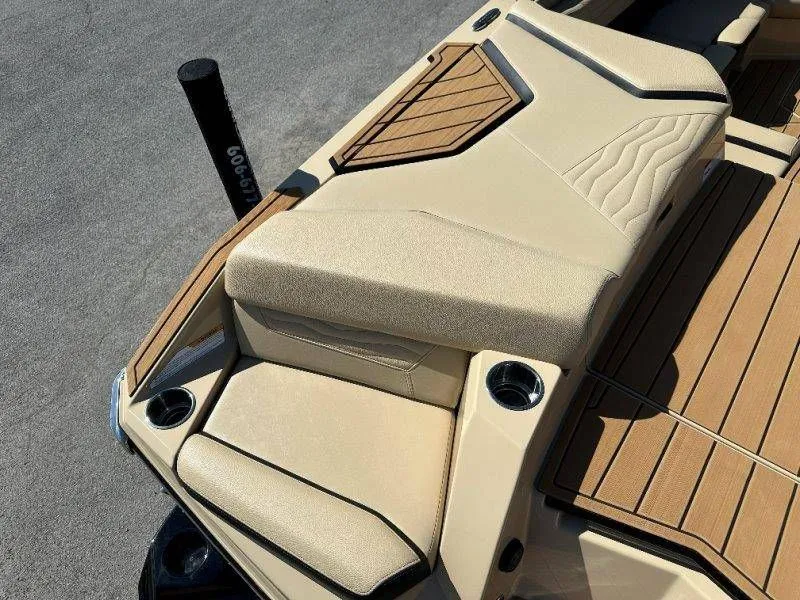 Slide: The Image of Nautique G23 2025 - 22