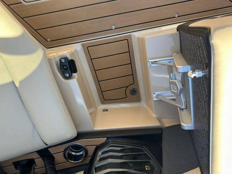 Slide: The Image of Nautique G23 2025 - 30