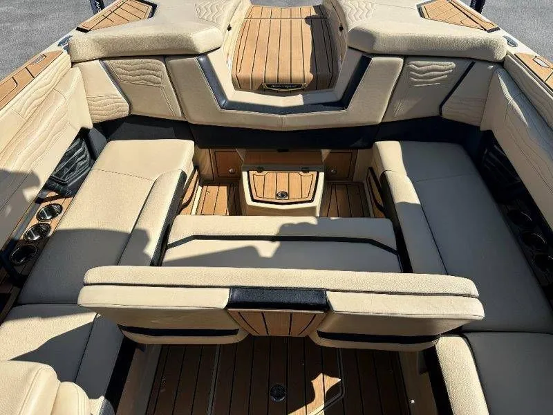 Slide: The Image of Nautique G23 2025 - 31