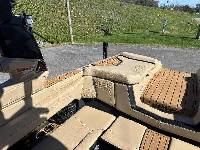 Slide: The Image of Nautique G23 2025 - 32