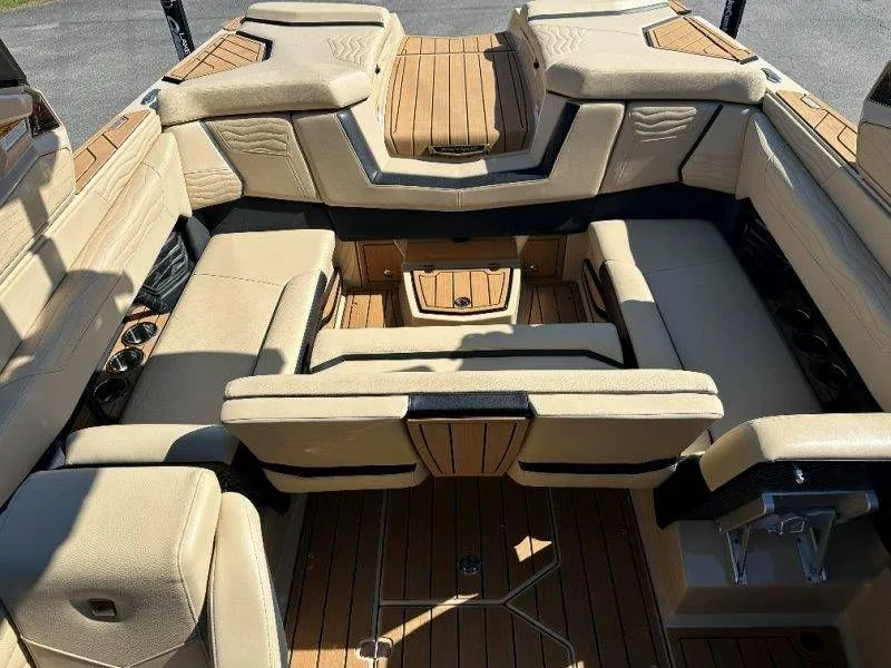 Slide: The Image of Nautique G23 2025 - 34