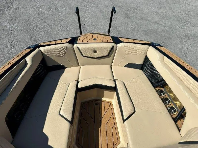 Slide: The Image of Nautique G23 2025 - 40