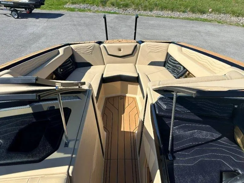 Slide: The Image of Nautique G23 2025 - 61