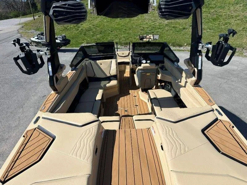 Slide: The Image of Nautique G23 2025 - 63