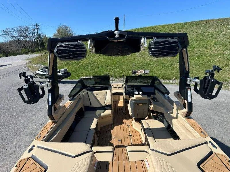 Slide: The Image of Nautique G23 2025 - 64