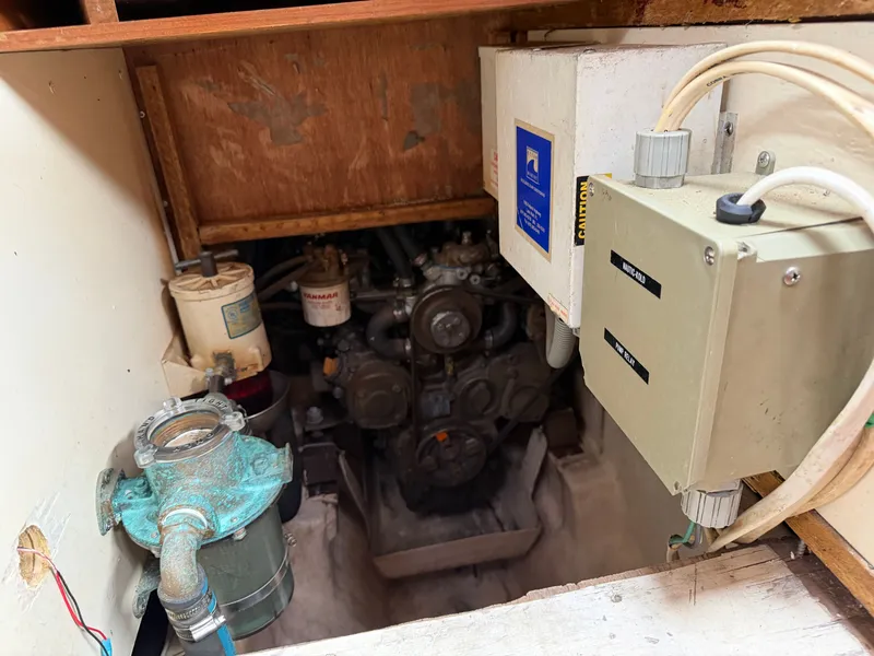 Slide: The Image of Tayana 48 CC 1995 - 136