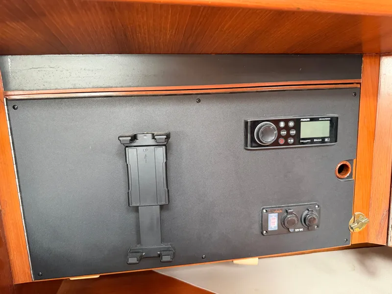 Slide: The Image of Tayana 48 CC 1995 - 15