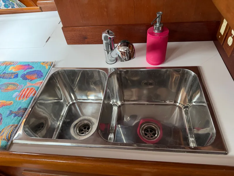 Slide: The Image of Tayana 48 CC 1995 - 25